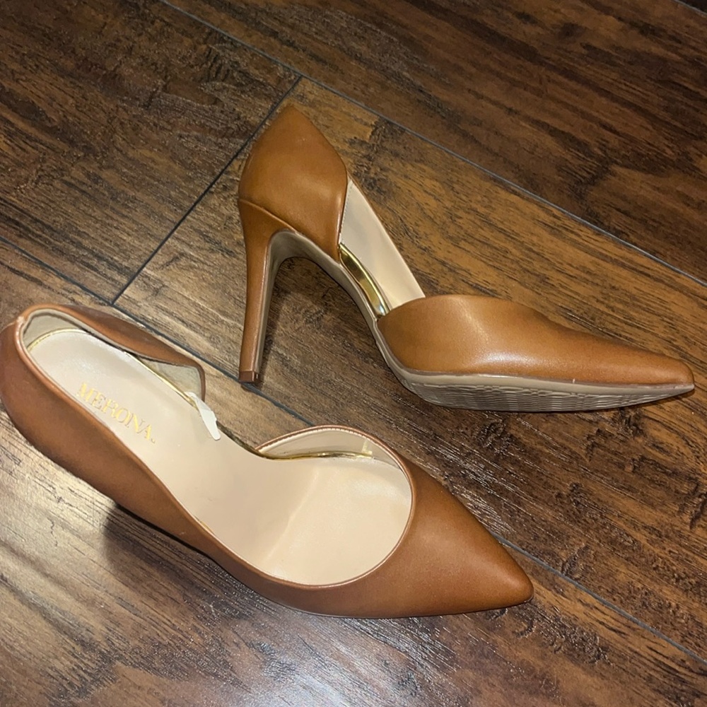Tan faux leather pointed toe heels. Size 8.5 NWOT